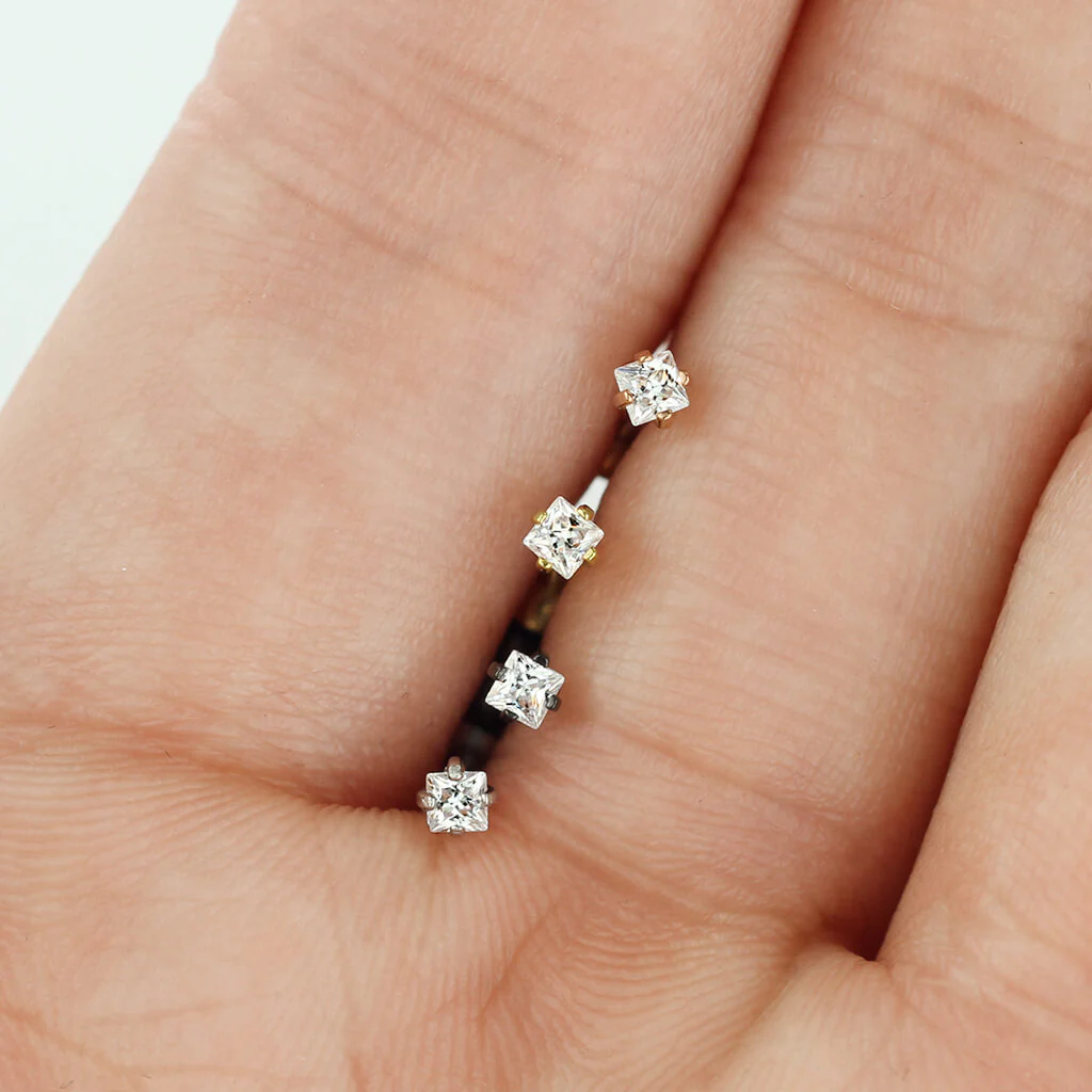 Labret Square Zirconia Internally Threaded, 4 pieces - Image 3